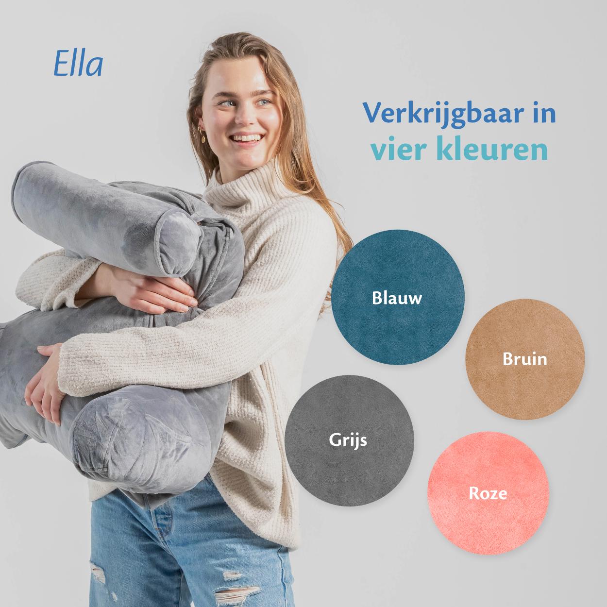 Een vrouw houdt een kussen vast met de tekst "verblijf in vier kleuren" van Ella Leeskussen.