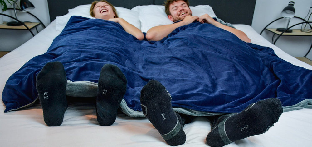 Samen onder de Ella XL verzwaringsdeken