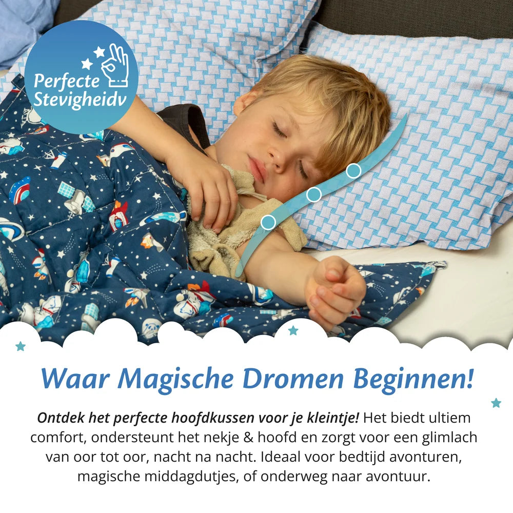 Slapend kind op Ella kinderkussen met verstelbare stevigheid en ergonomische ondersteuning van nek en hoofd.